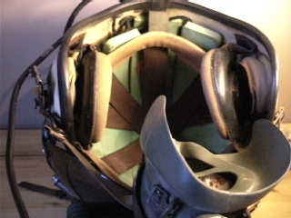 00398helmet01.jpg (67589 bytes)