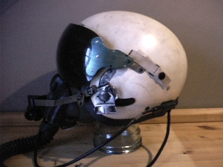 00398helmet06.jpg (59308 bytes)