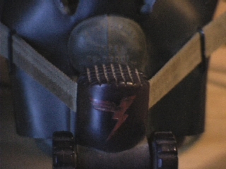 00402helmet03.jpg (54955 bytes)