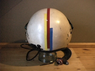 00402helmet05.jpg (56328 bytes)